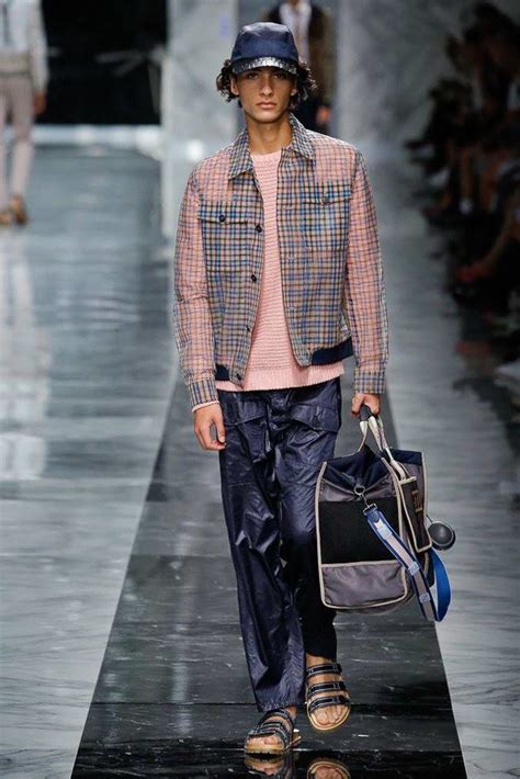 vogue.com fendi spring 2018|Fendi Spring 2018 Menswear Fashion Show .